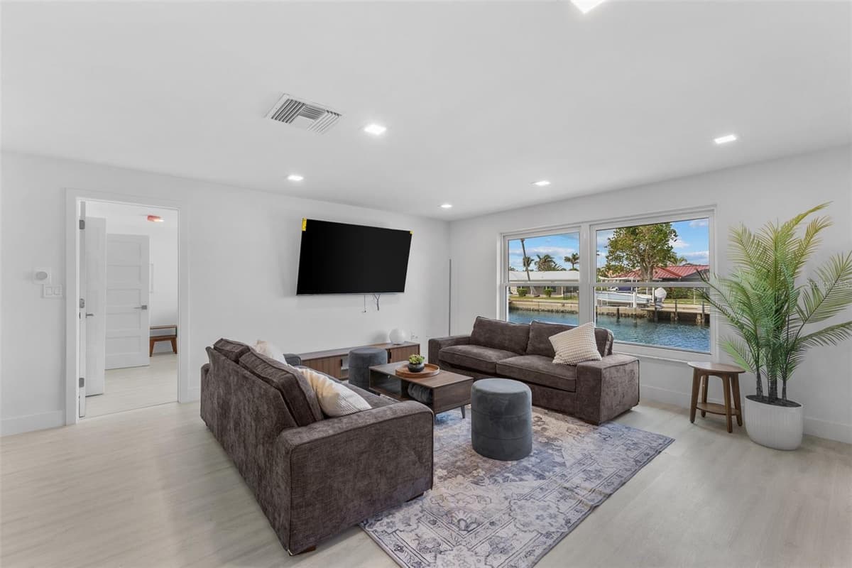 23 OCEAN DRIVE — photo 14 of 45