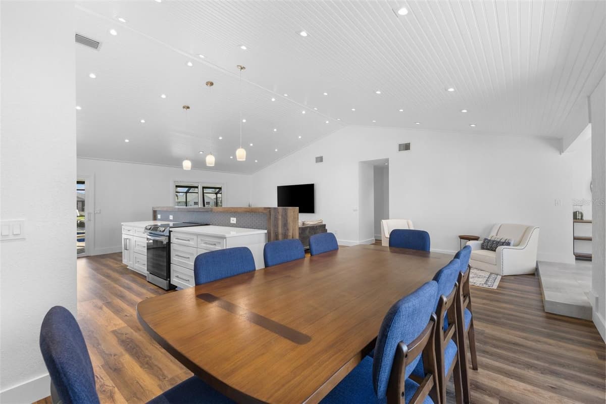 4196 EASTLAKE COURT — photo 17 of 45
