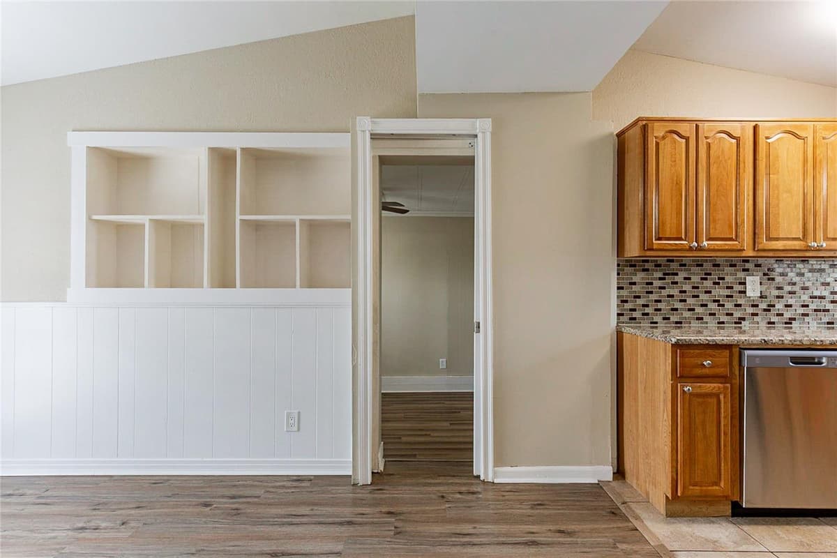 7216 EMMA STREET — photo 3 of 21