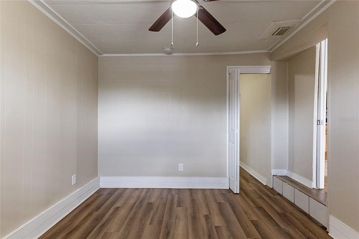 7216 EMMA STREET — photo 8 of 21