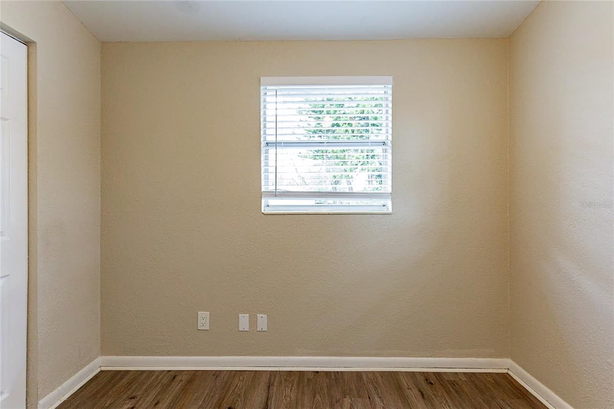 7216 EMMA STREET — photo 10 of 21