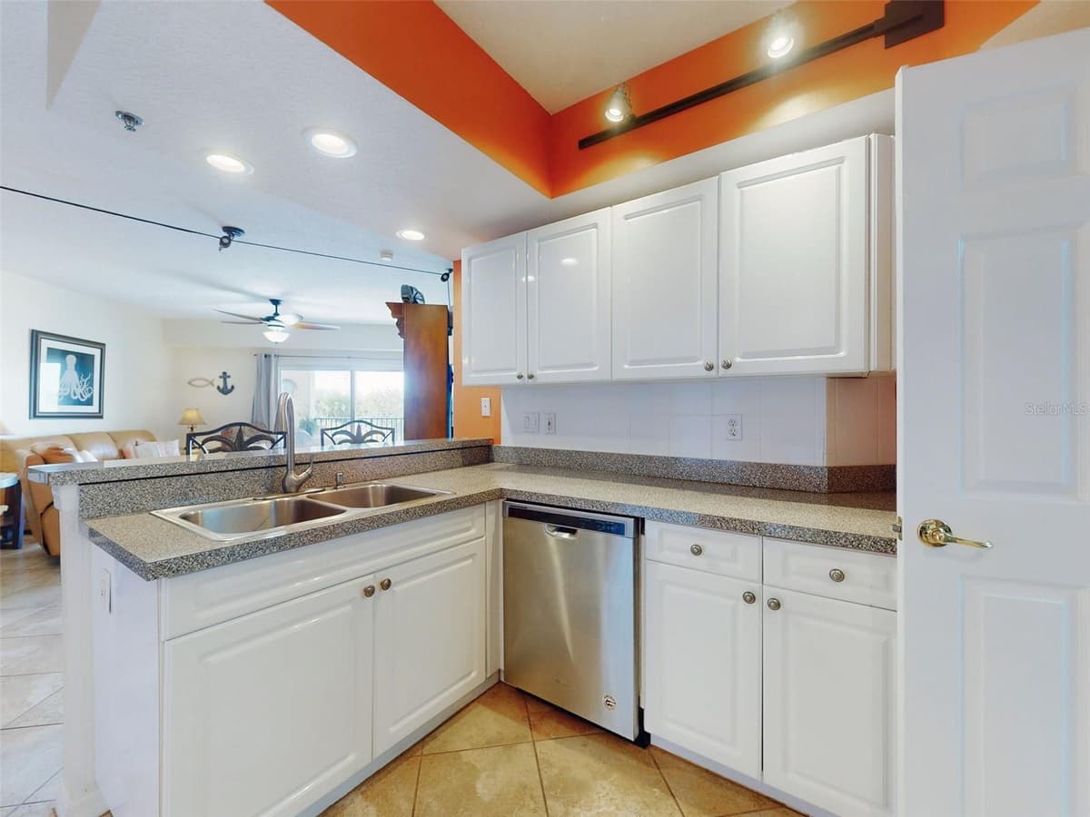 5300 ATLANTIC AVENUE — photo 26 of 81