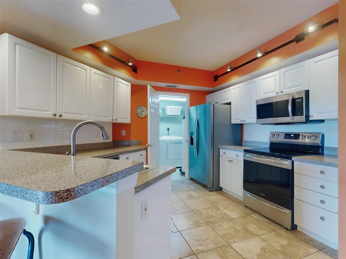 5300 ATLANTIC AVENUE — photo 24 of 81