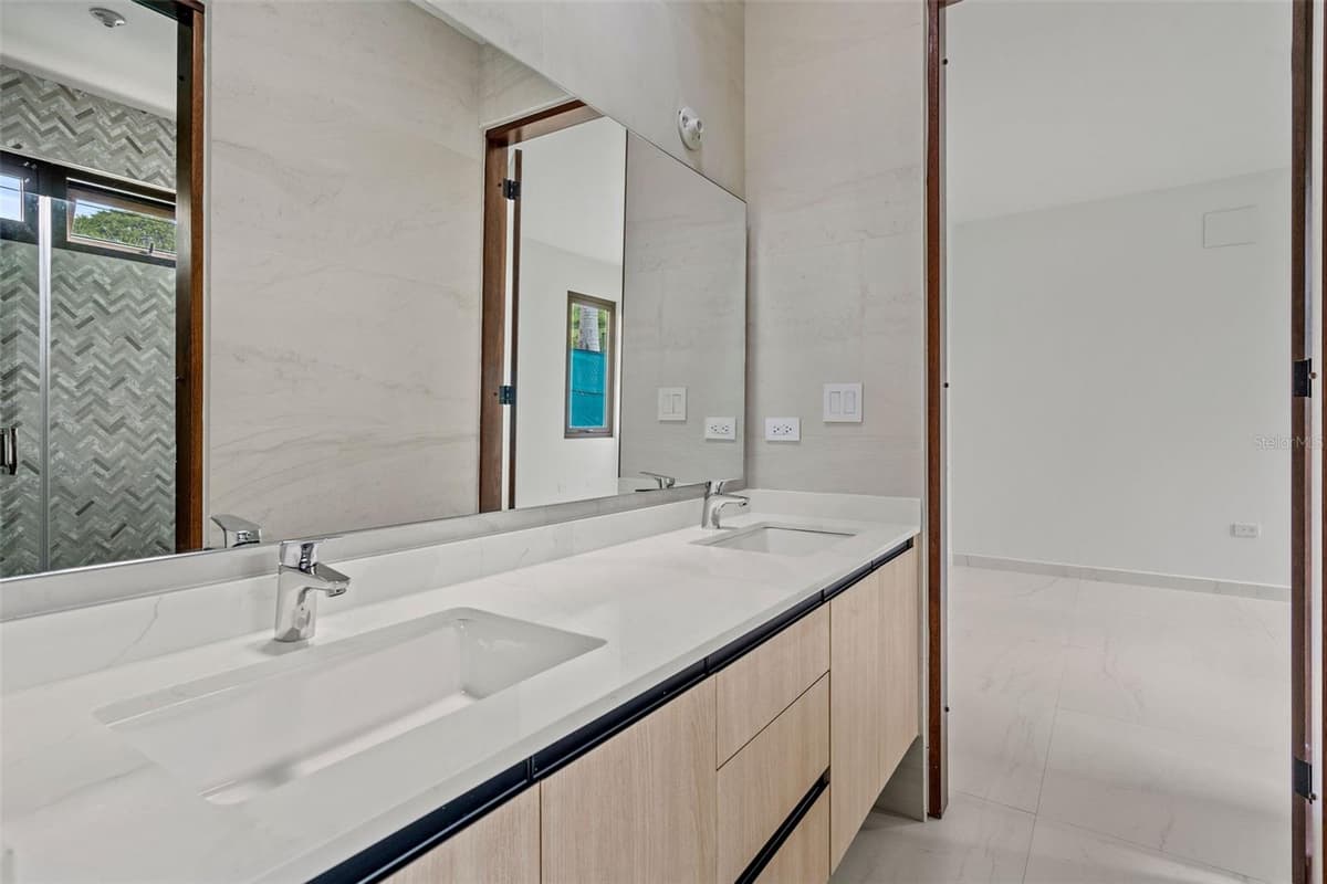 49 LOS LAGOS — photo 8 of 22