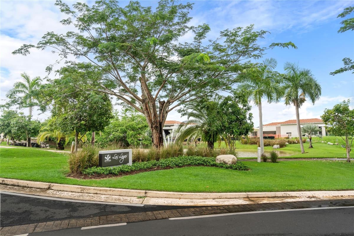 49 LOS LAGOS — photo 11 of 22