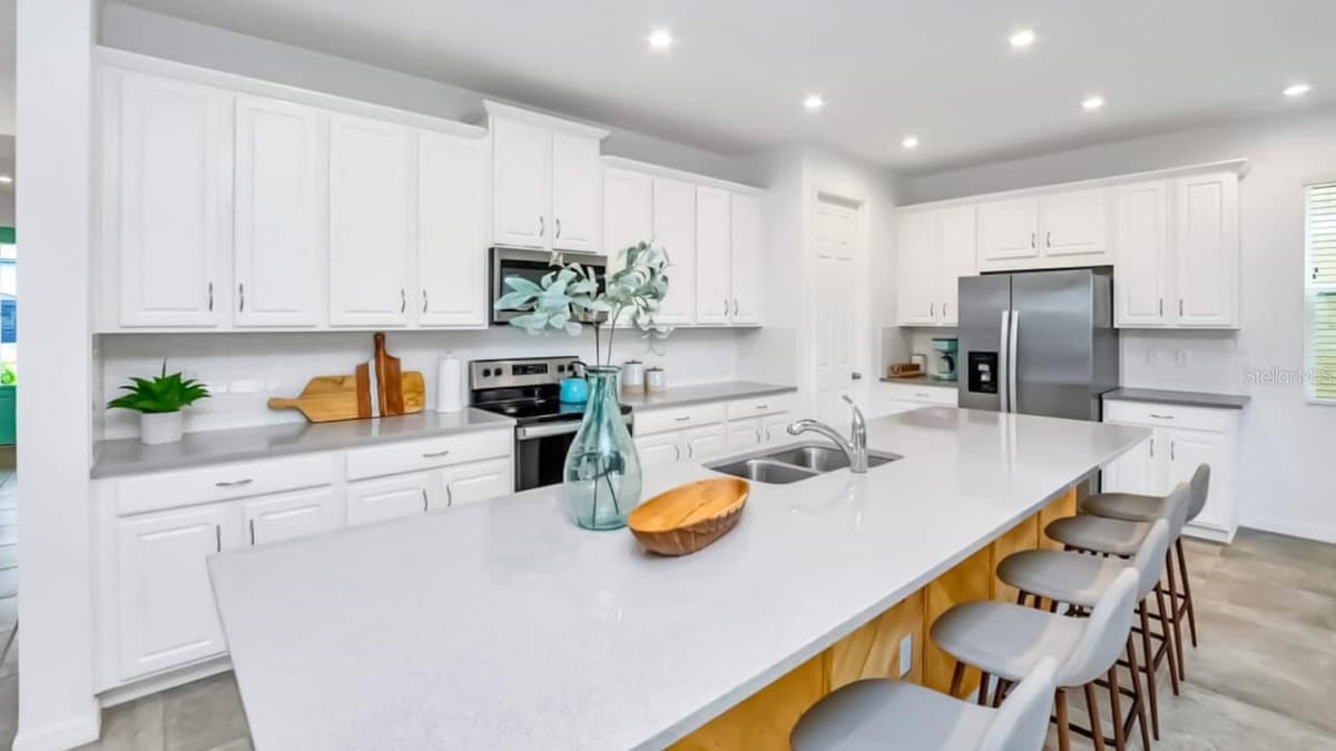 8962 HILTON RIDGE AVENUE — photo 8 of 26
