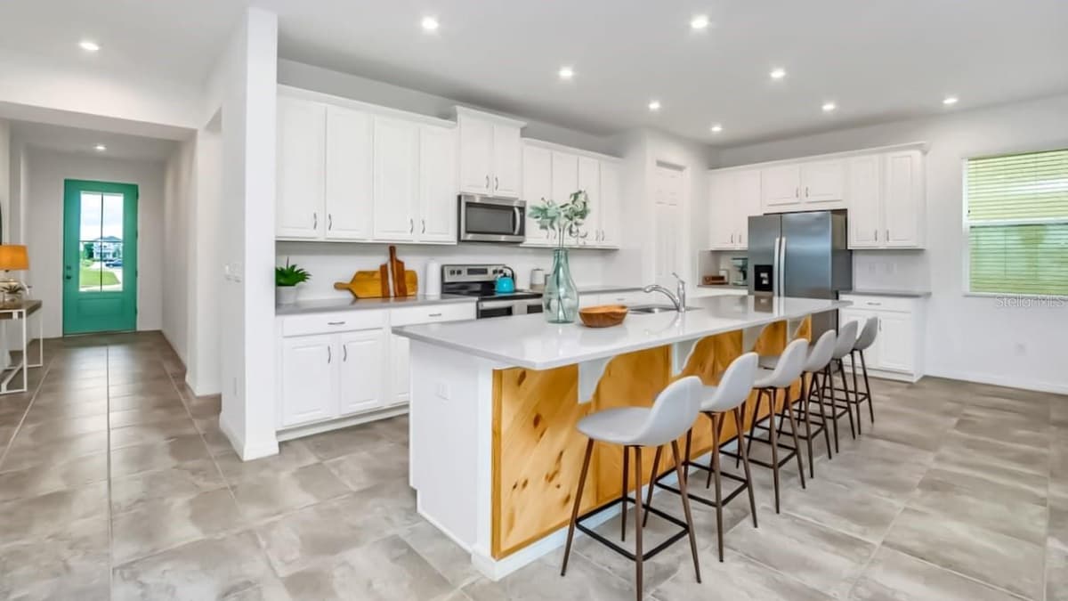 8962 HILTON RIDGE AVENUE — photo 5 of 26