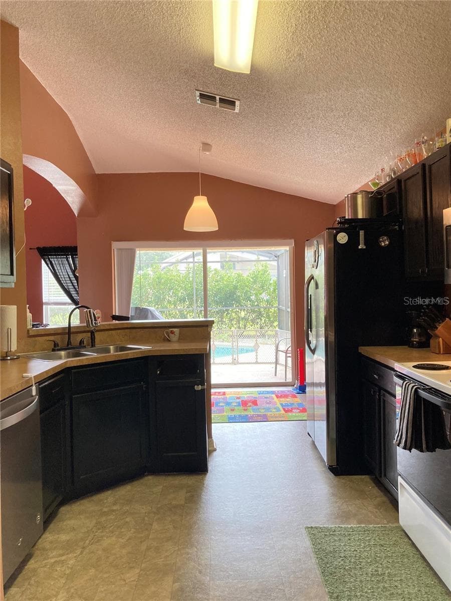 114 LANGHAM DRIVE — photo 8 of 15