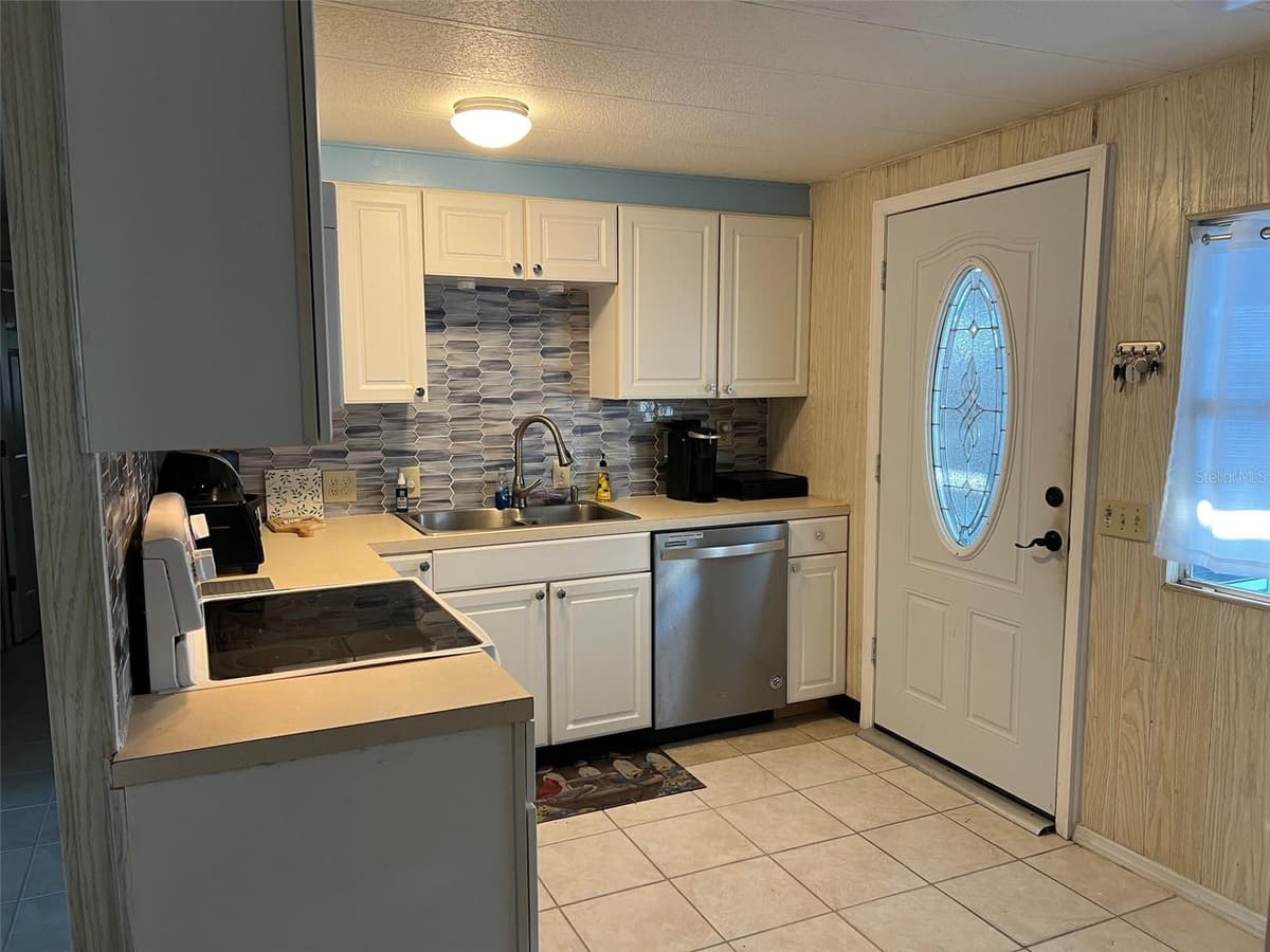 220 ROYAL PALM CIRCLE — photo 5 of 29