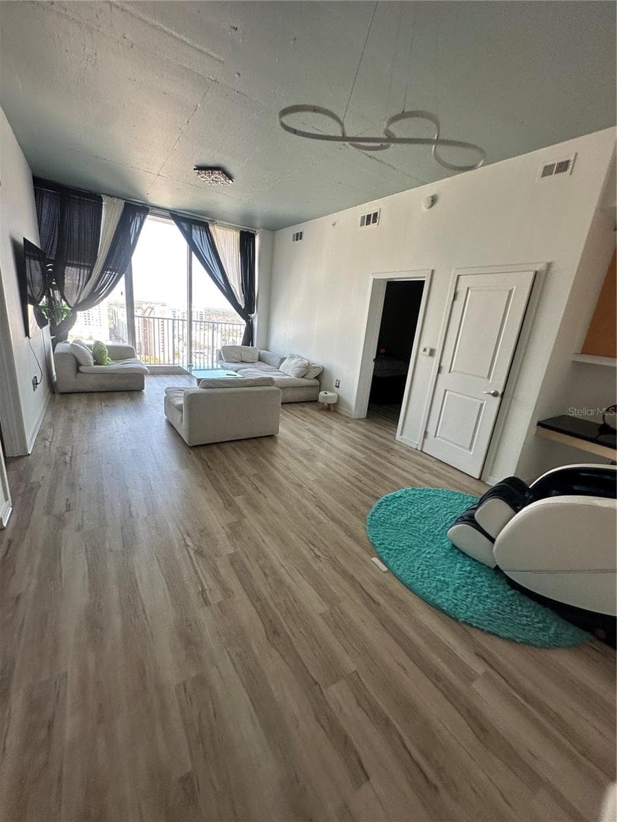 155 COURT AVENUE — photo 14 of 22