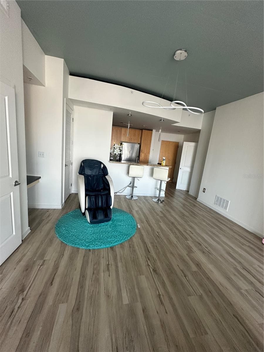 155 COURT AVENUE — photo 10 of 22