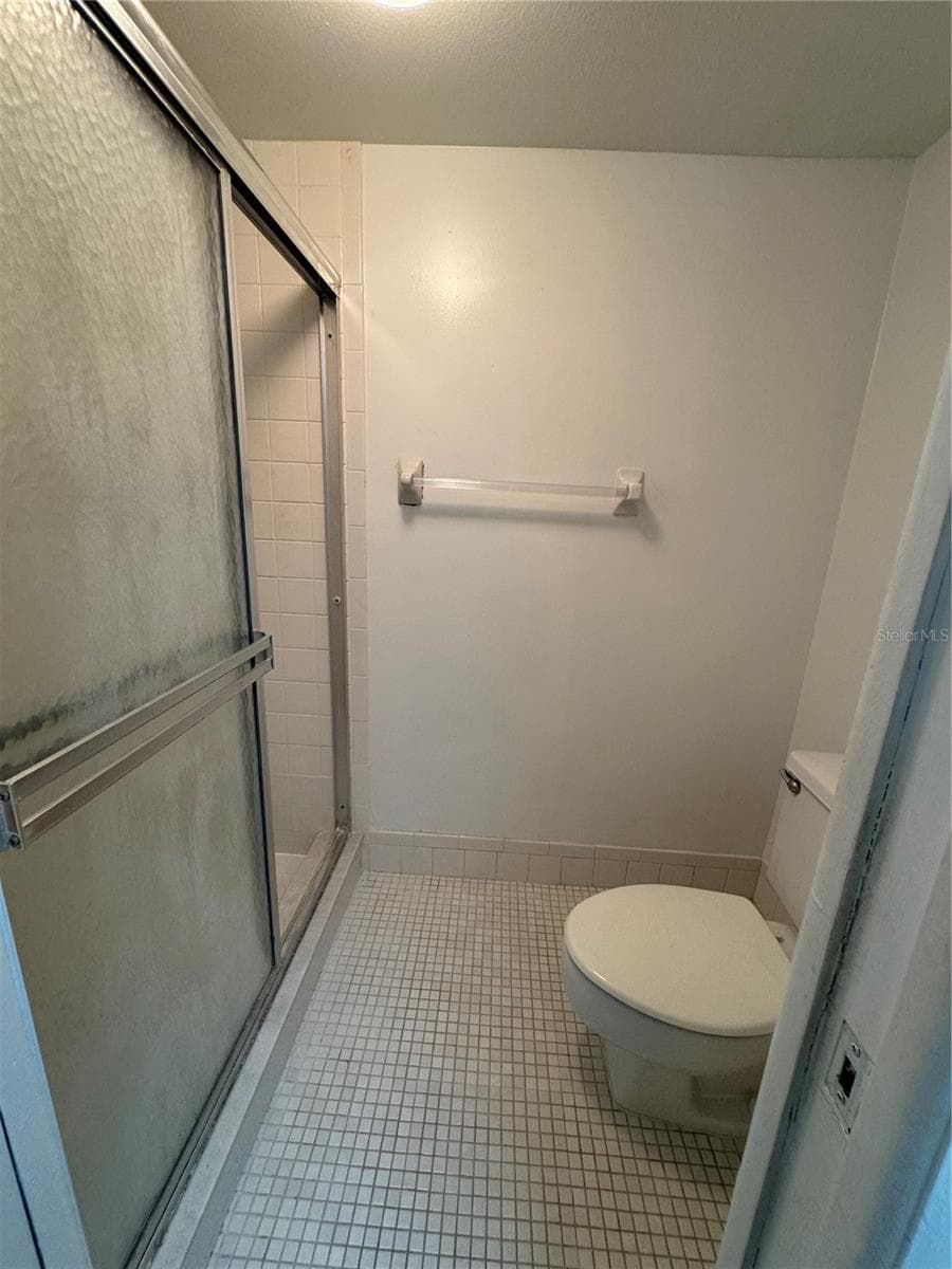 106 LAKESIDE COURT — photo 5 of 13