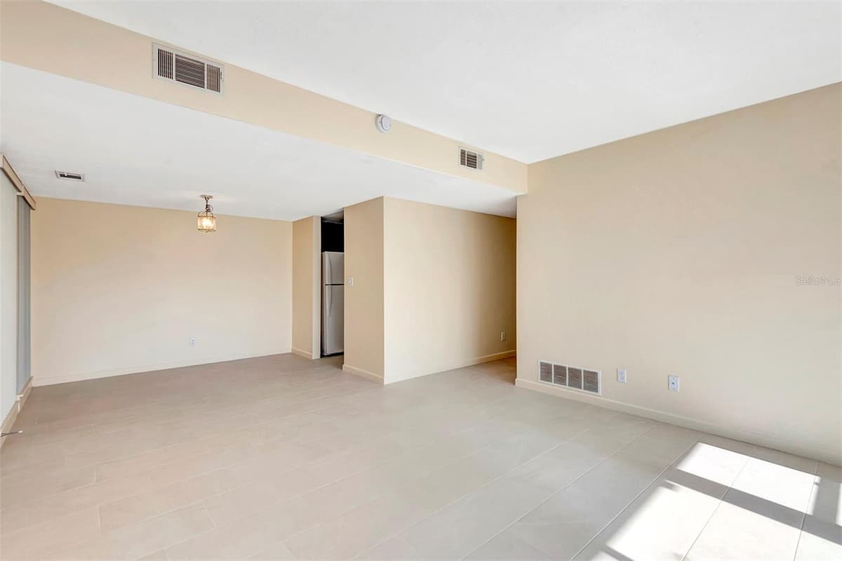 48 CLUB HOUSE DRIVE — photo 11 of 47