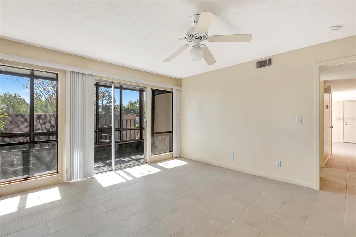 48 CLUB HOUSE DRIVE — photo 10 of 47