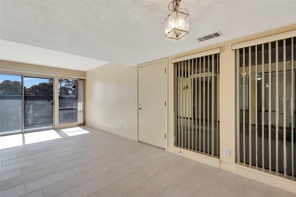 48 CLUB HOUSE DRIVE — photo 15 of 47