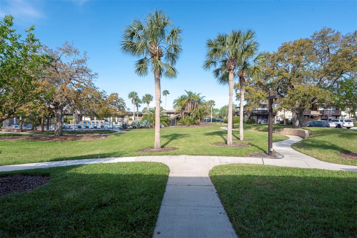 48 CLUB HOUSE DRIVE — photo 31 of 47