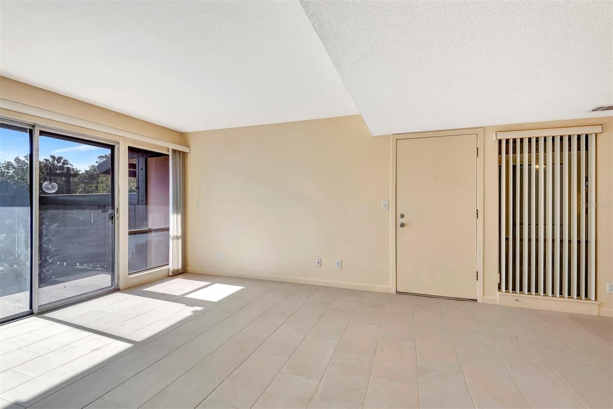 48 CLUB HOUSE DRIVE — photo 14 of 47