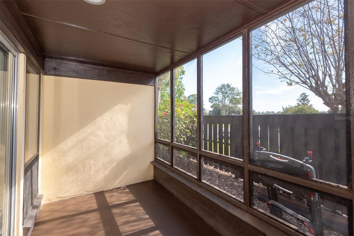 48 CLUB HOUSE DRIVE — photo 22 of 47