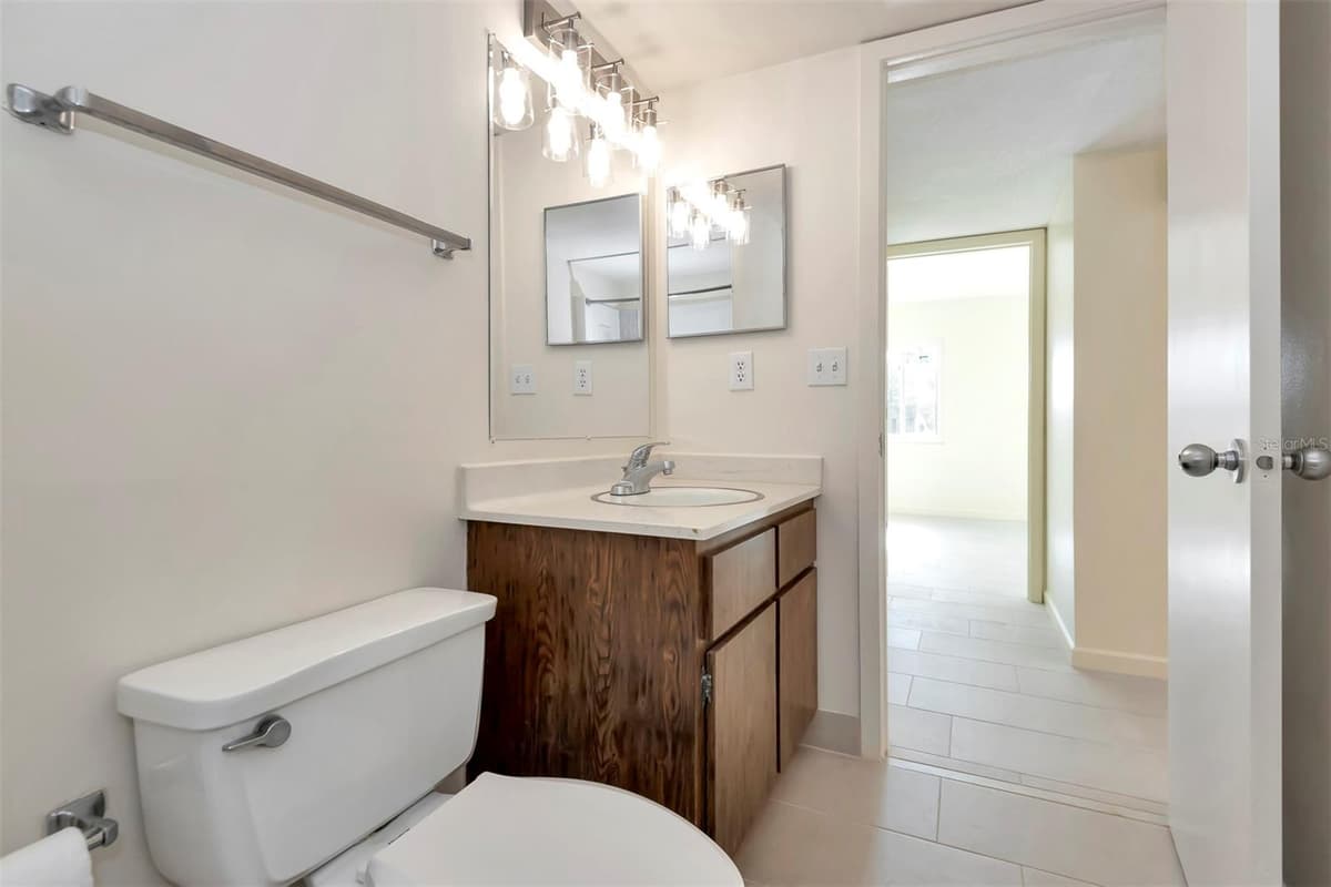 48 CLUB HOUSE DRIVE — photo 18 of 47