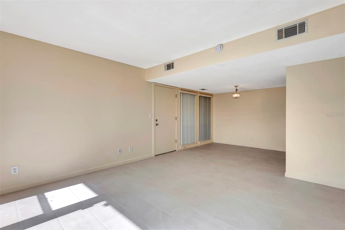 48 CLUB HOUSE DRIVE — photo 12 of 47