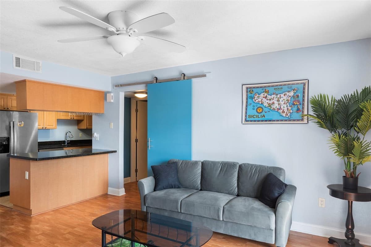 3711 IOWA AVENUE — photo 4 of 22