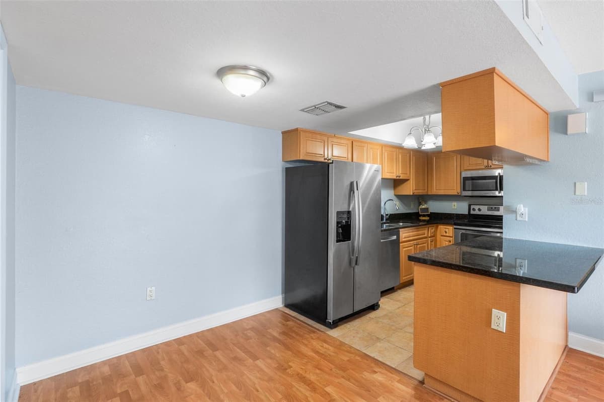 3711 IOWA AVENUE — photo 8 of 22