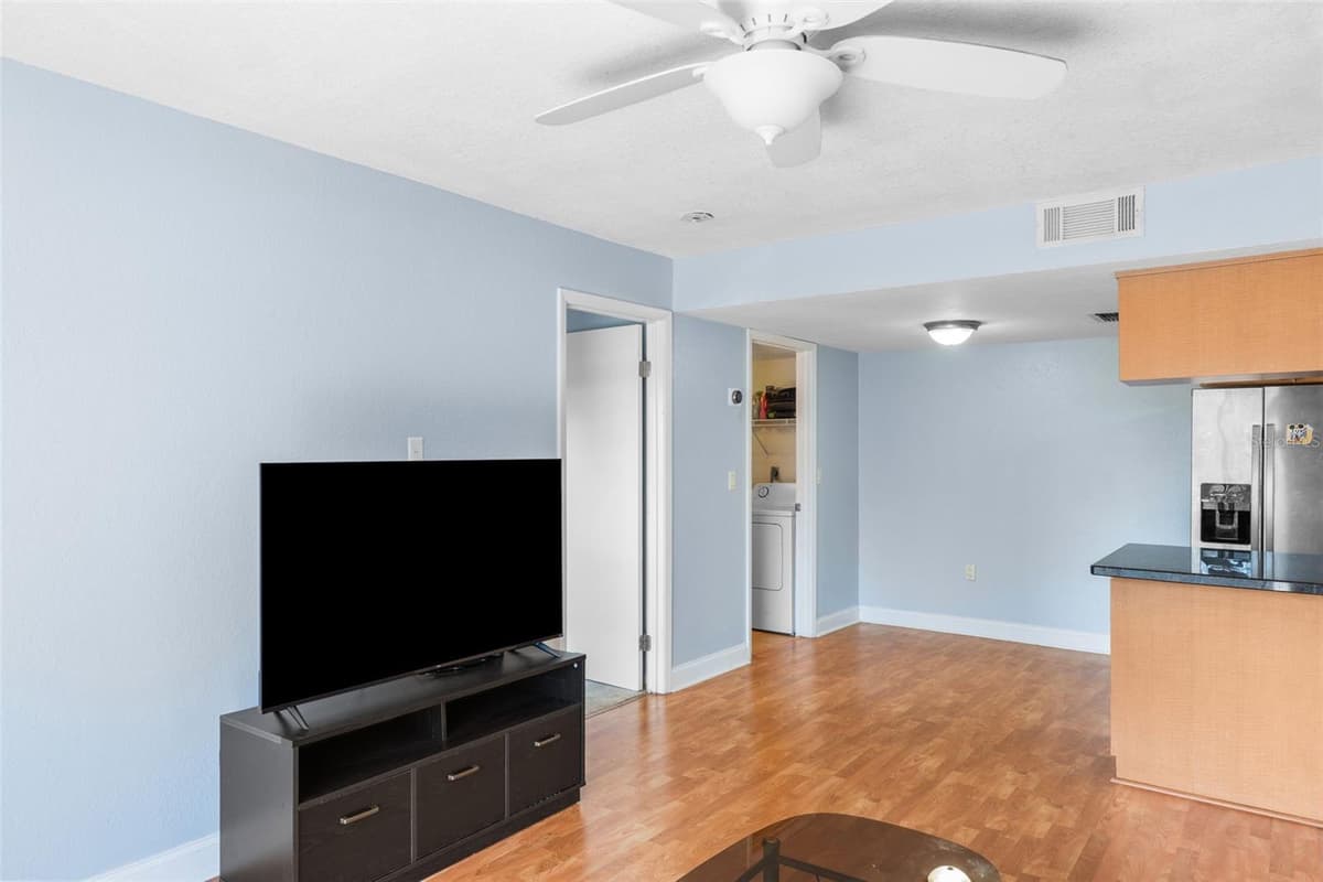 3711 IOWA AVENUE — photo 5 of 22