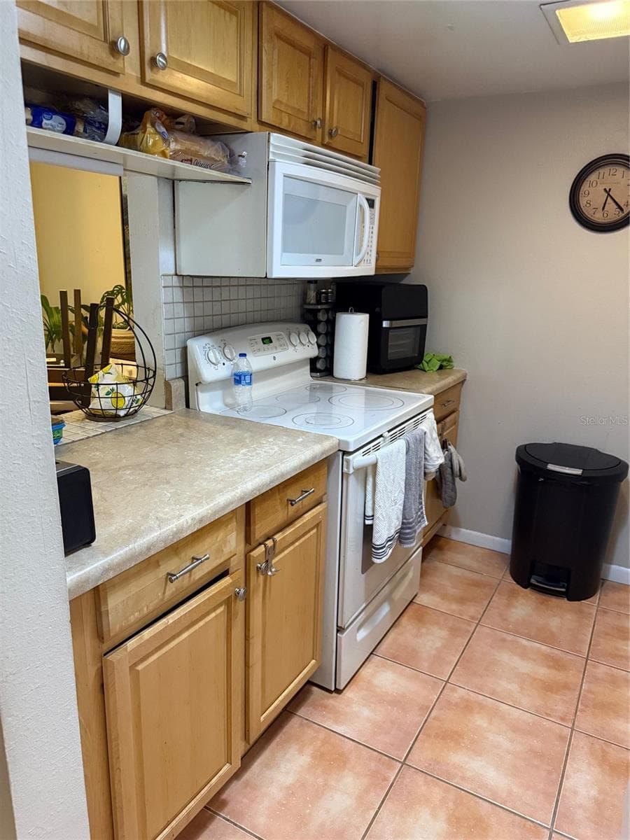 3240 SEMORAN BOULEVARD — photo 3 of 14