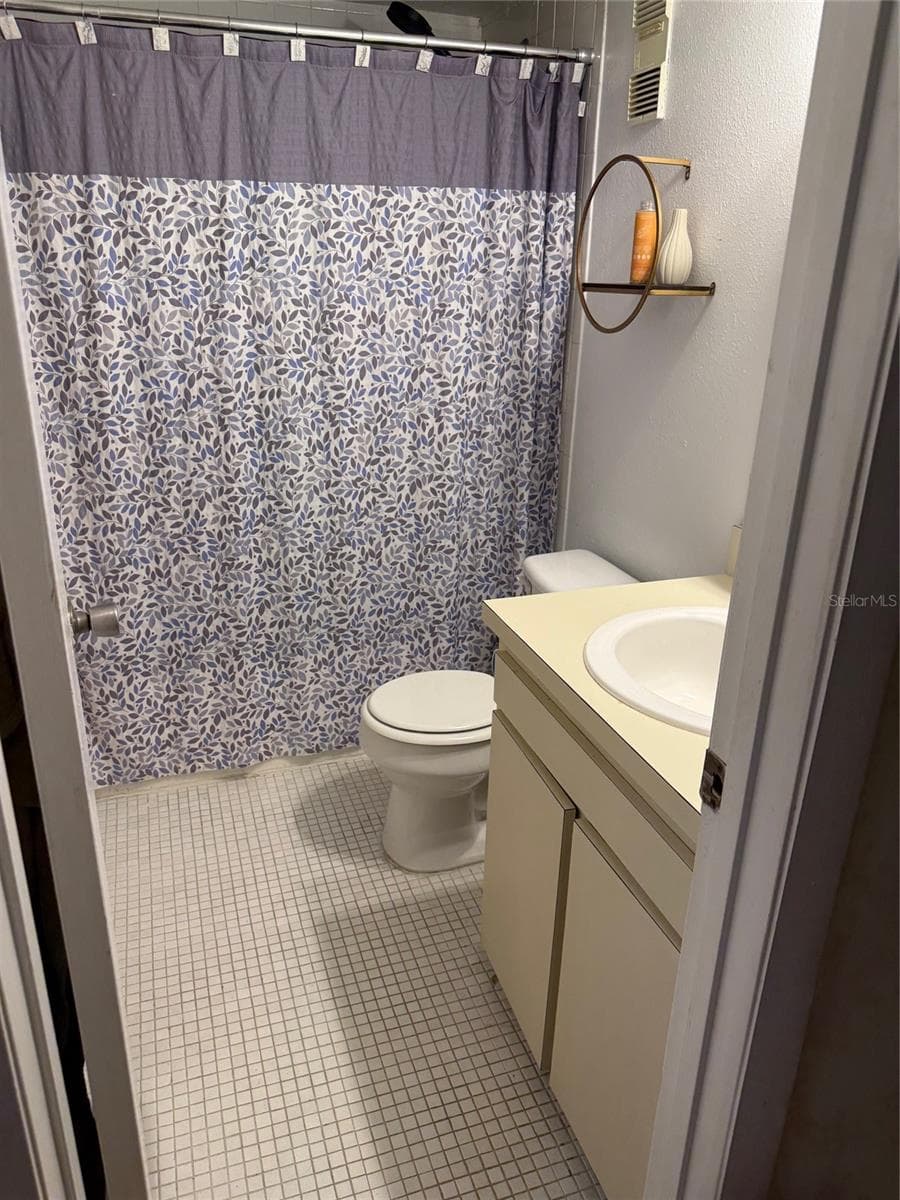 3240 SEMORAN BOULEVARD — photo 8 of 14