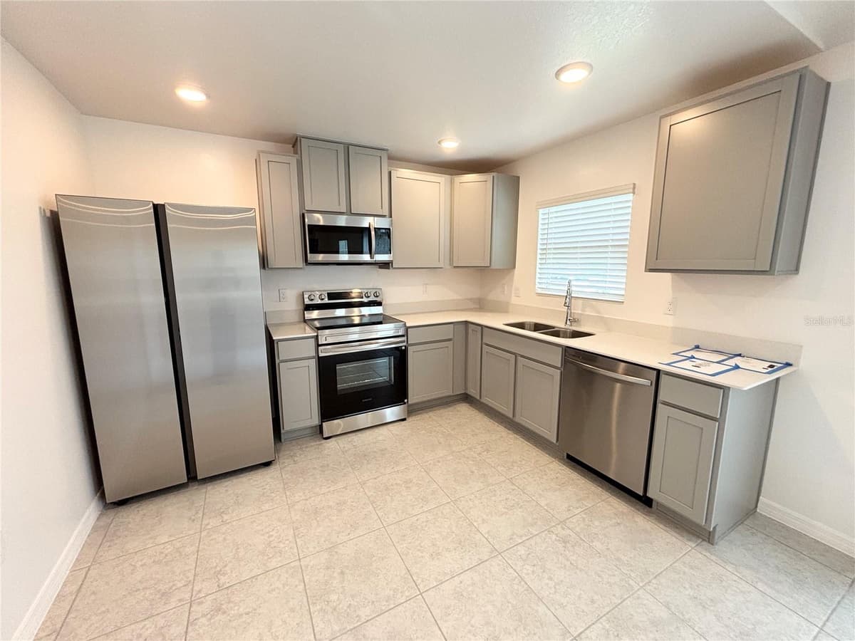 137 MAPLE DRIVE — photo 4 of 21
