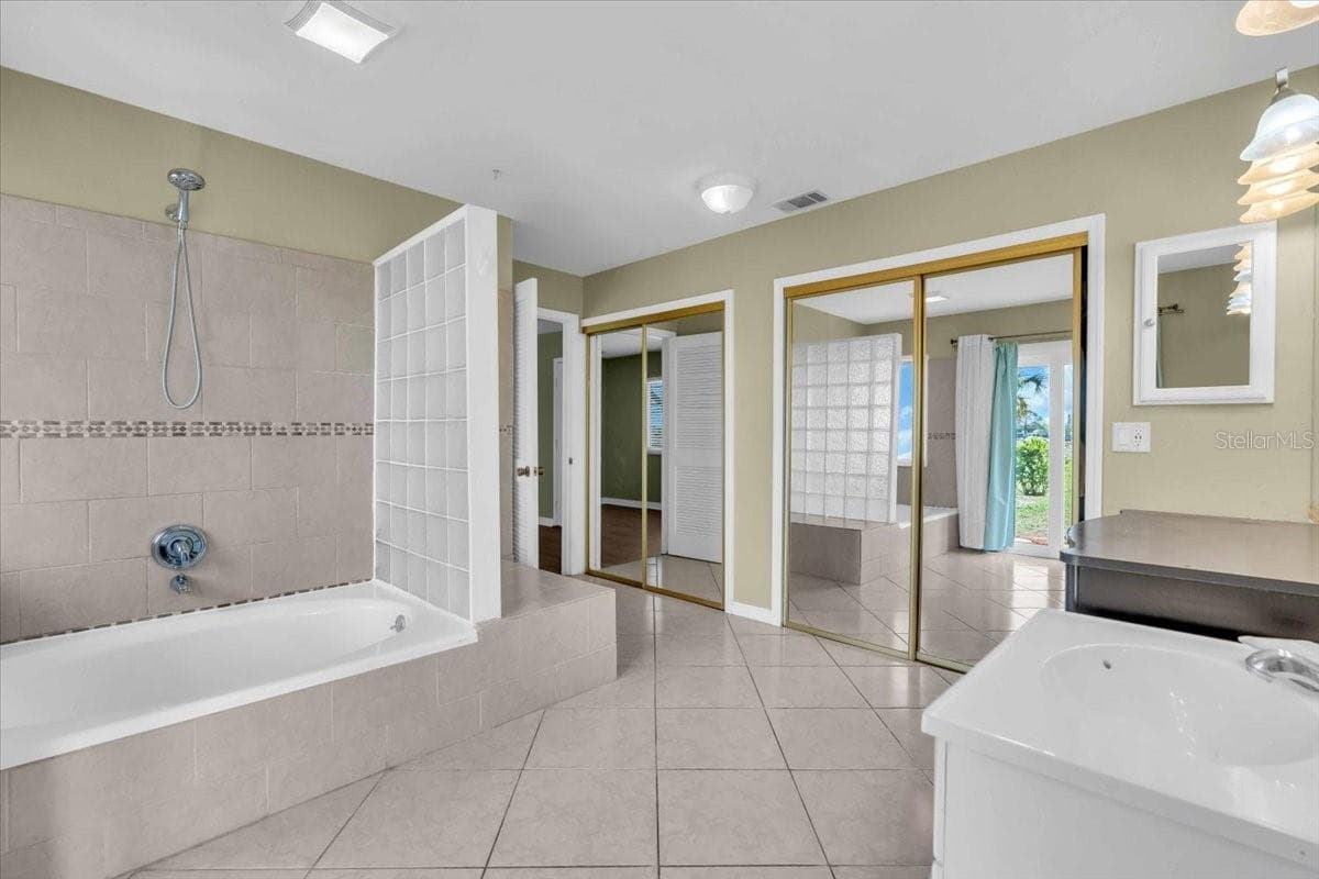 5061 RICHMOND TERRACE — photo 17 of 38