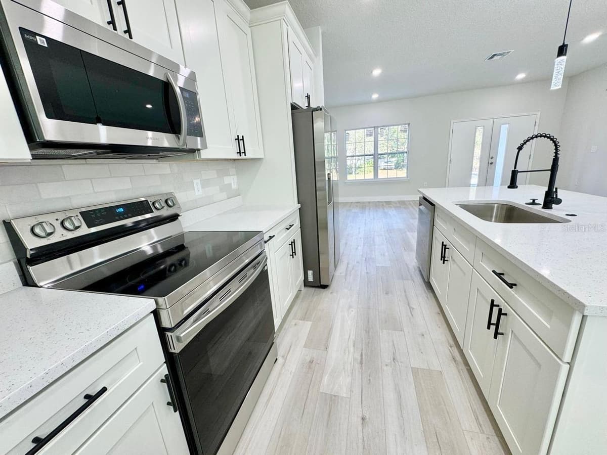 2085 HAMPSHIRE BOULEVARD — photo 15 of 25