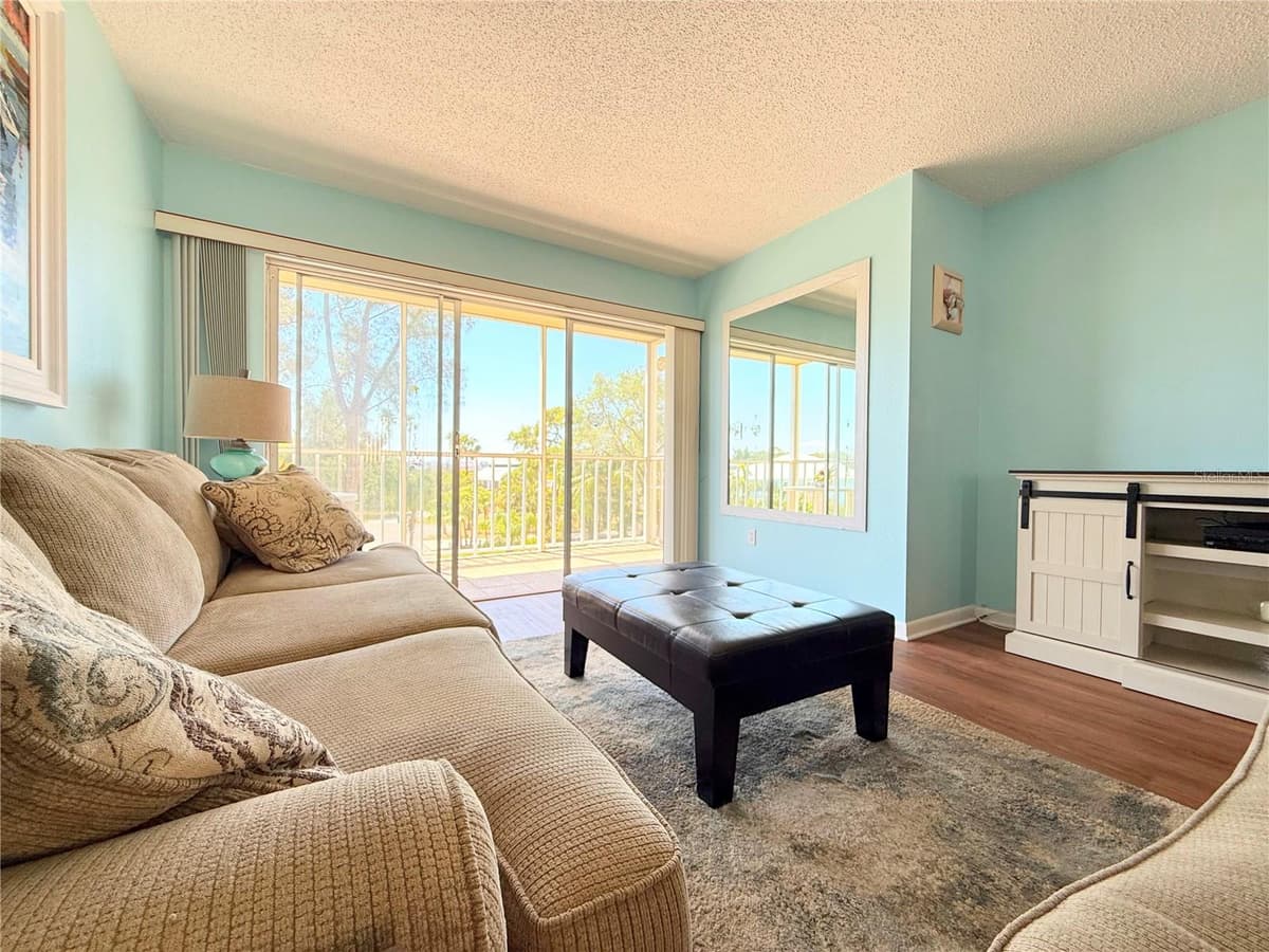 9000 COMMODORE DRIVE — photo 8 of 21