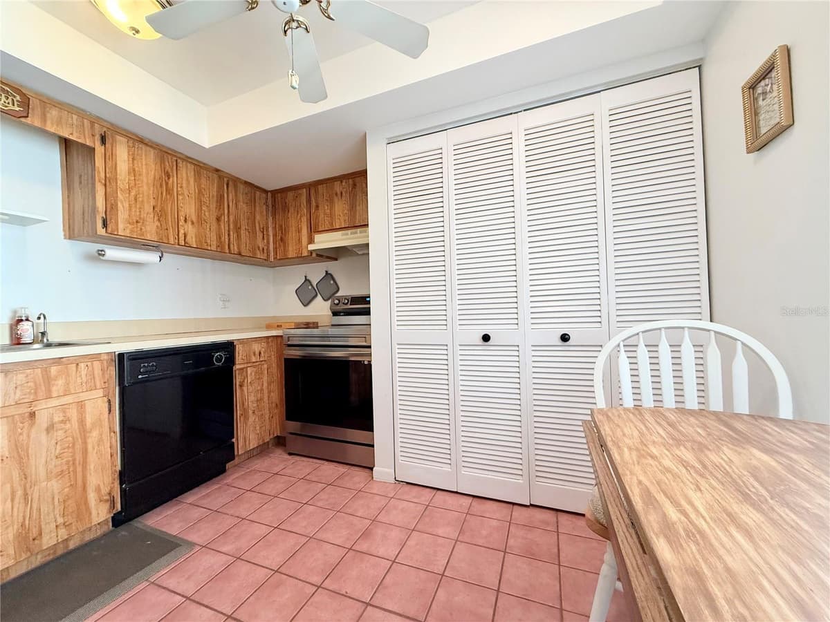 9000 COMMODORE DRIVE — photo 10 of 21