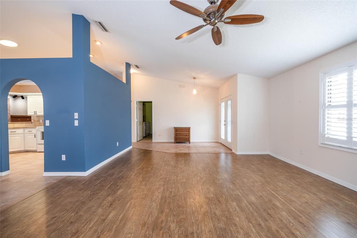 130 BAYSIDE DRIVE — photo 5 of 39
