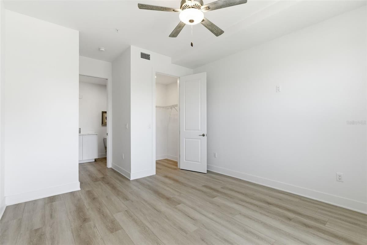 400 150TH AVENUE — photo 36 of 72