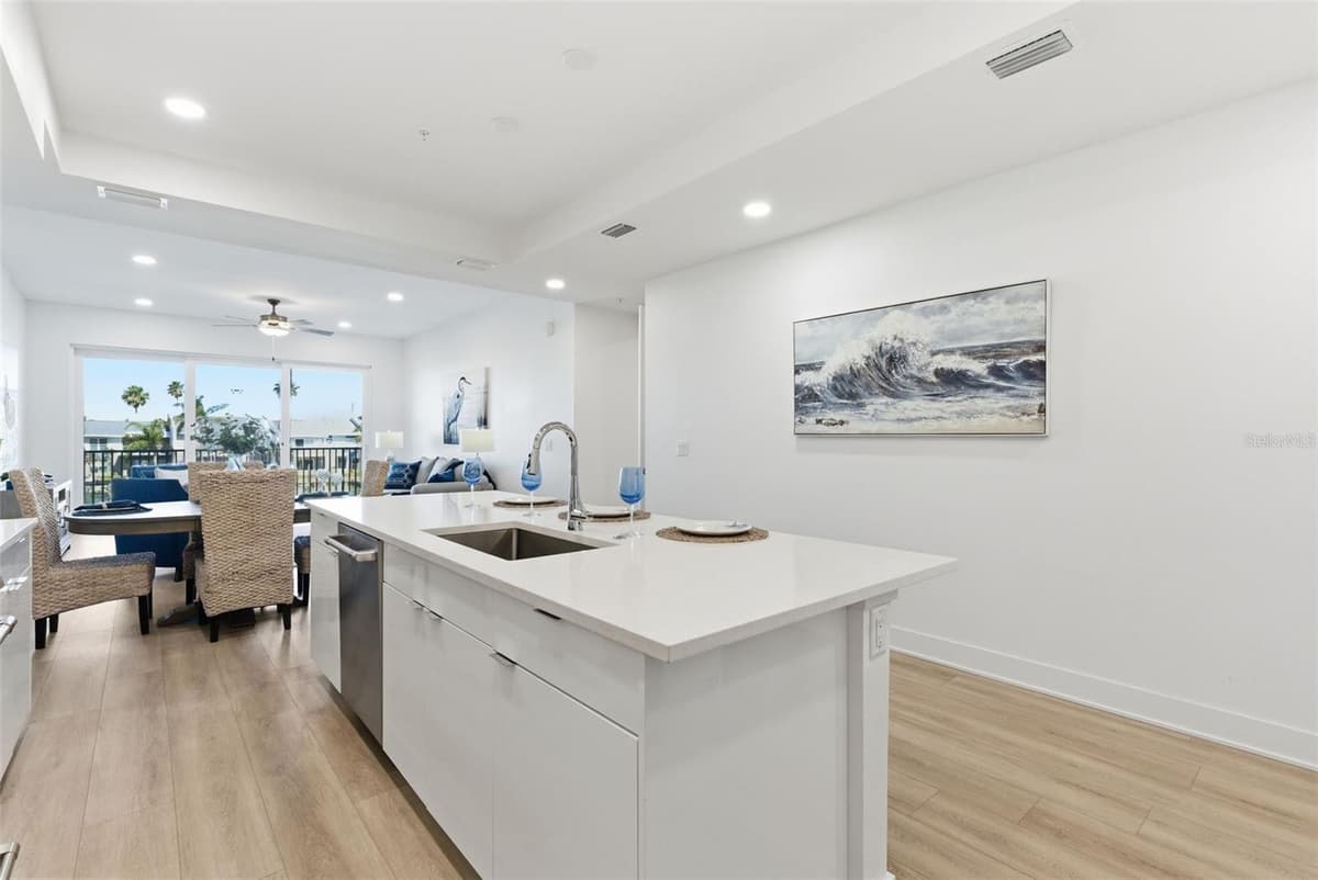 400 150TH AVENUE — photo 10 of 72