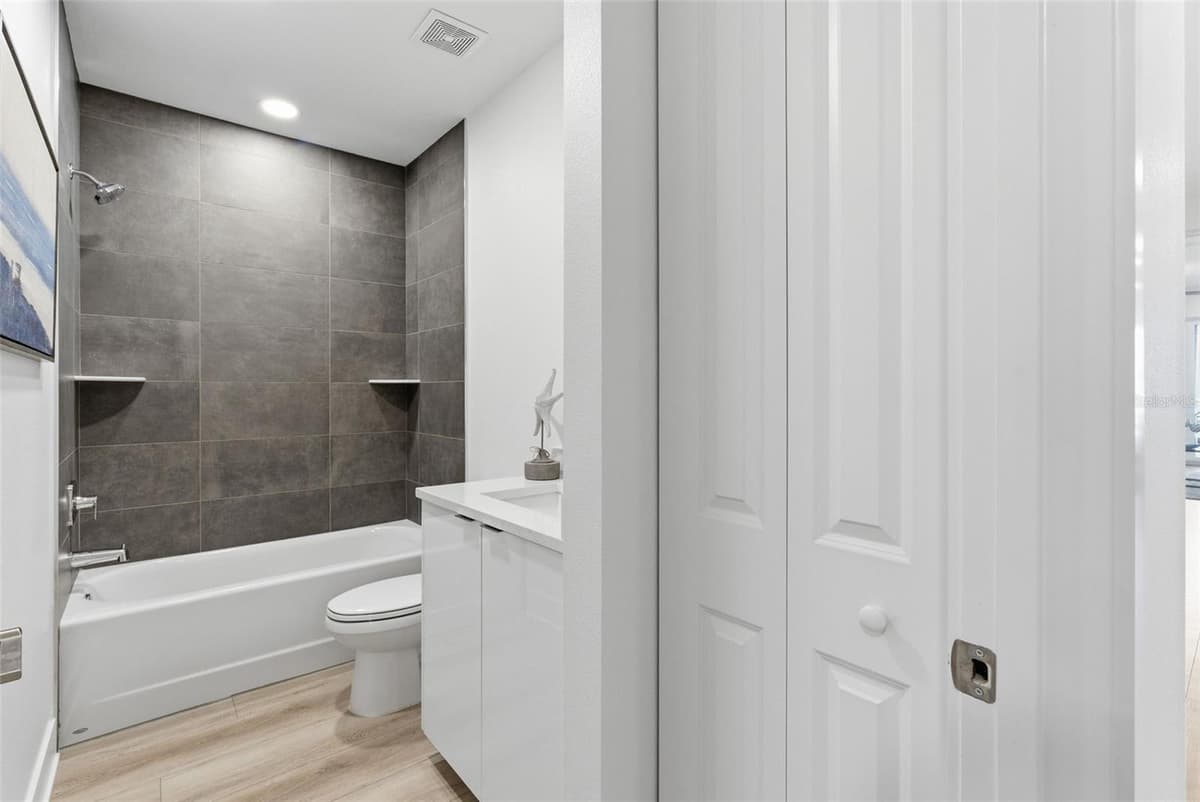 400 150TH AVENUE — photo 38 of 72