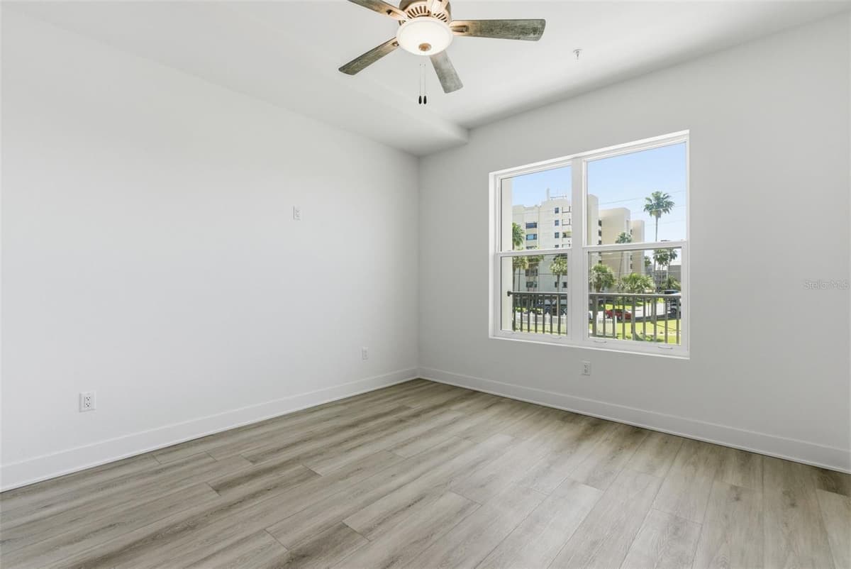 400 150TH AVENUE — photo 35 of 72