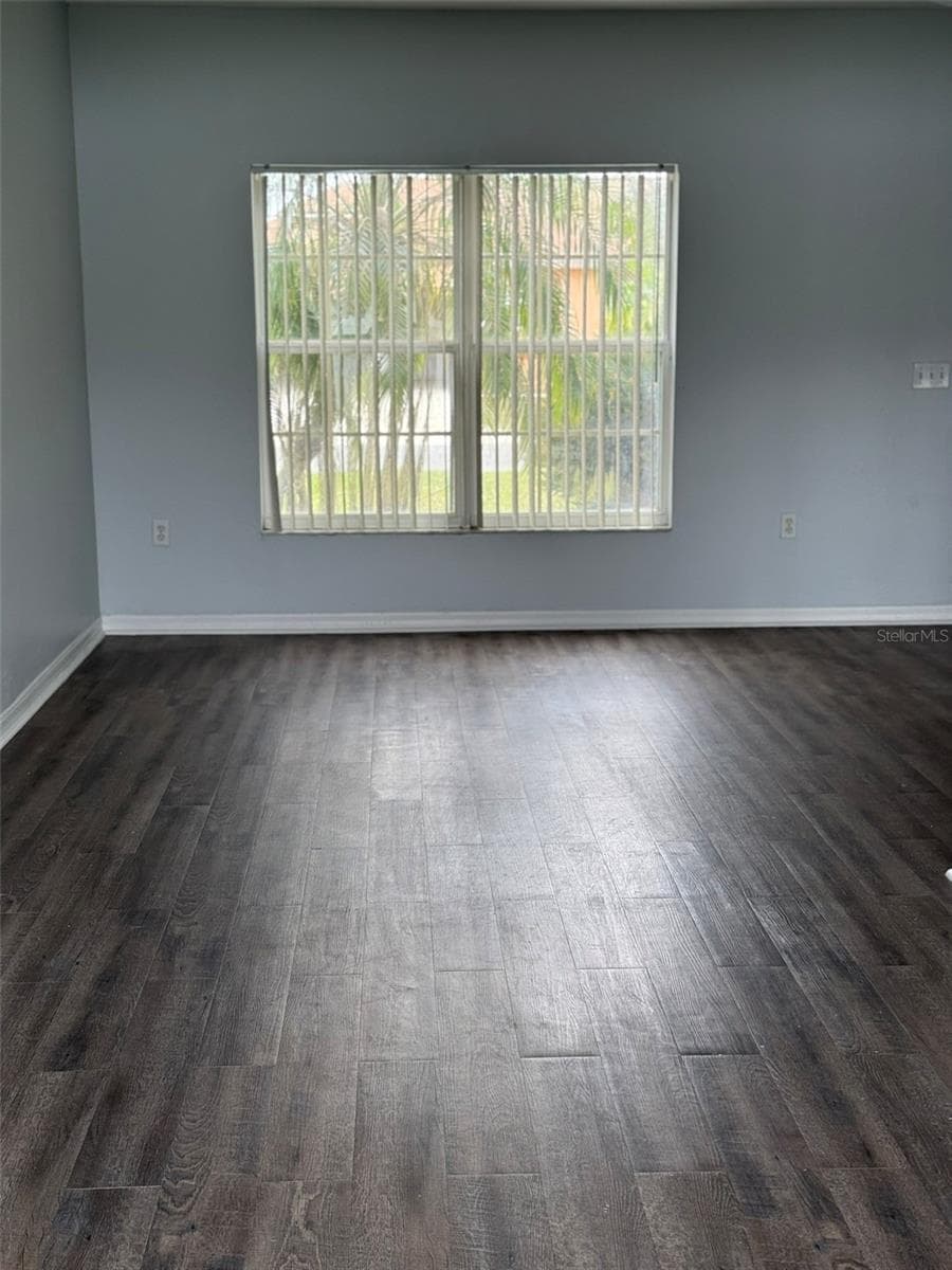 1117 CAMBOURNE DRIVE — photo 4 of 40
