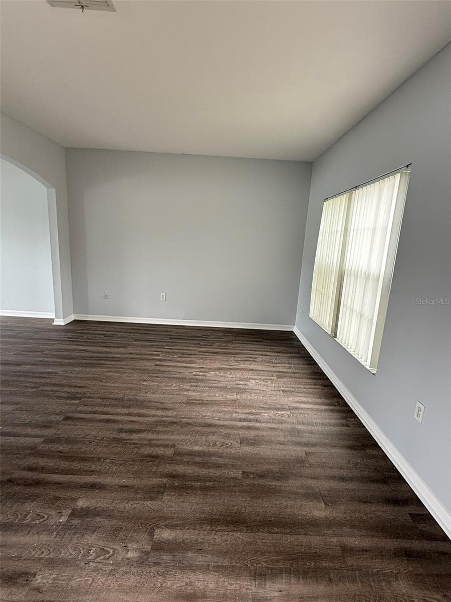 1117 CAMBOURNE DRIVE — photo 3 of 40