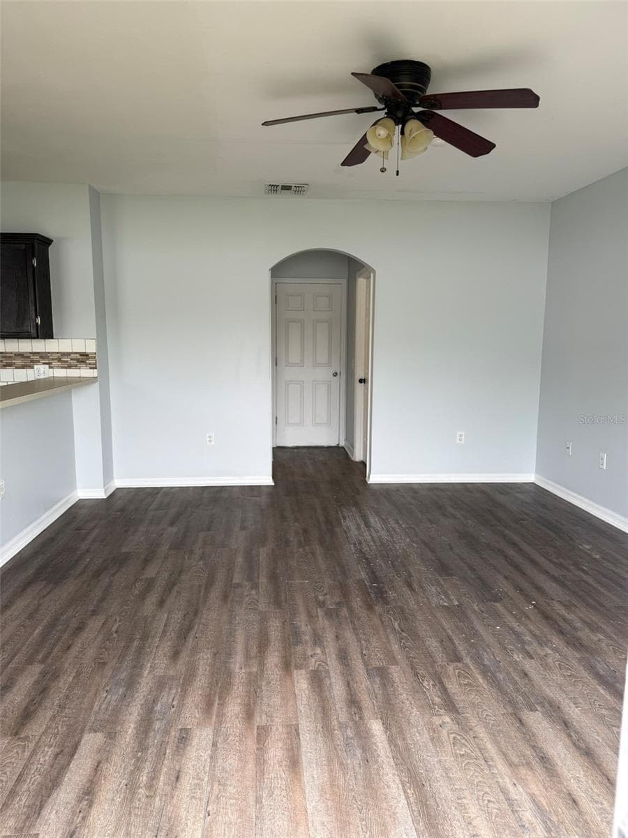 1117 CAMBOURNE DRIVE — photo 12 of 40