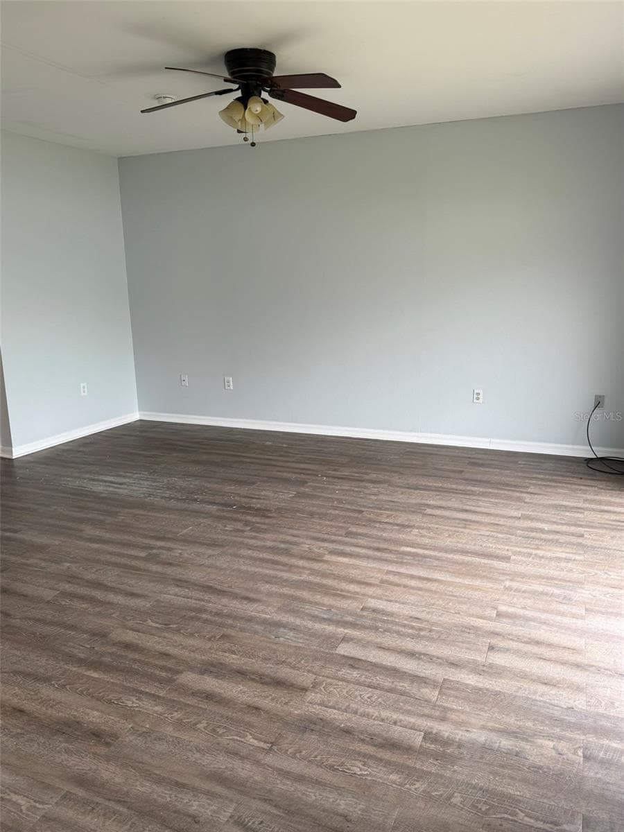 1117 CAMBOURNE DRIVE — photo 13 of 40