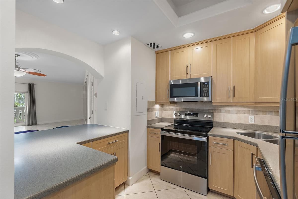 1200 SHORE DRIVE — photo 4 of 38