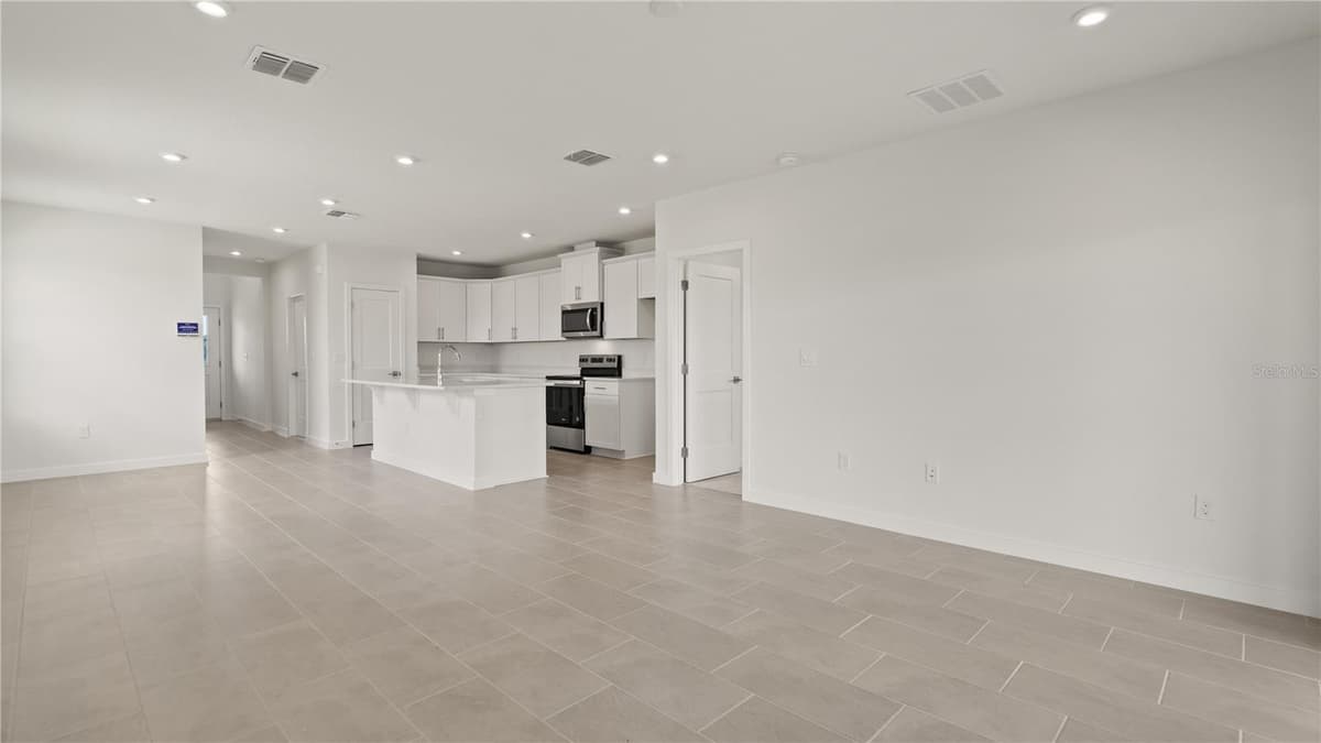 3165 CUP DRIVE — photo 12 of 53