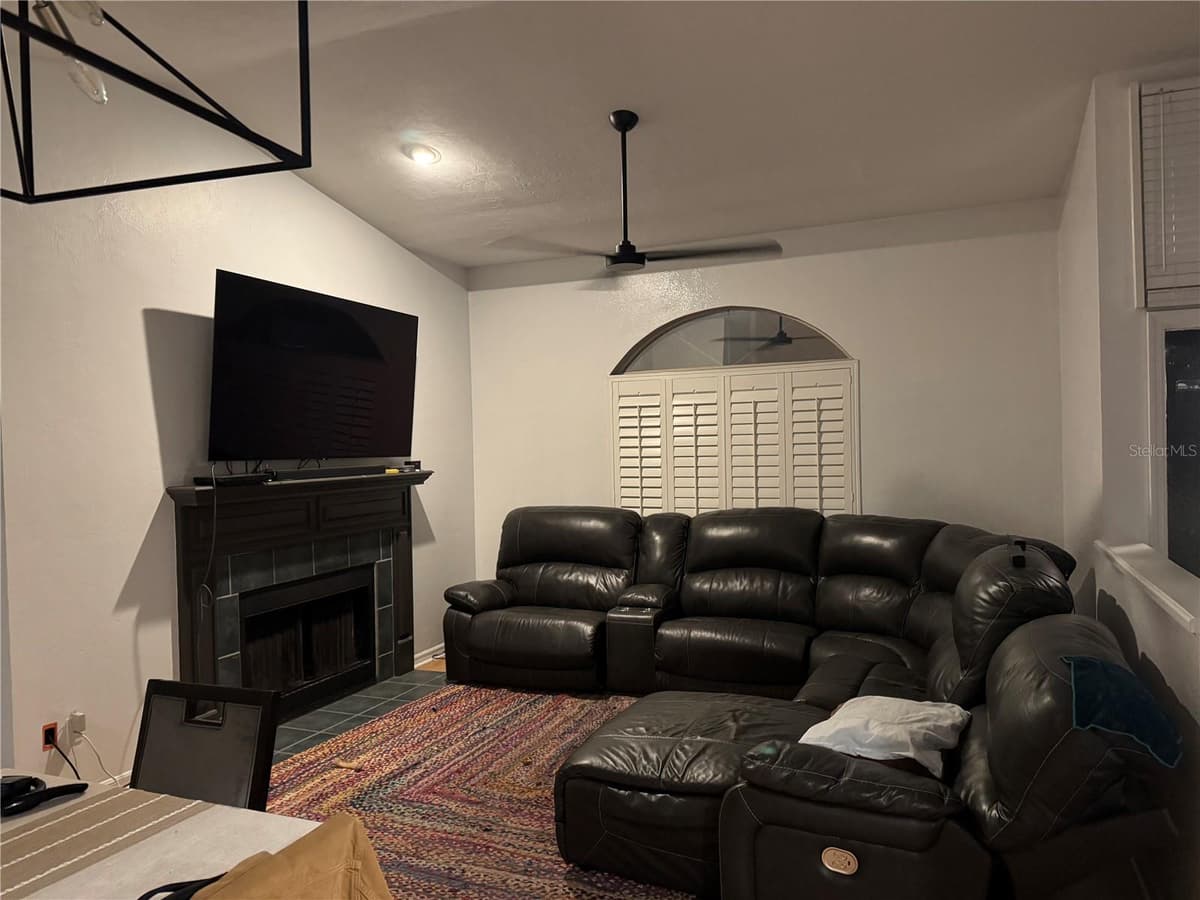 4924 28TH PLACE — photo 3 of 14