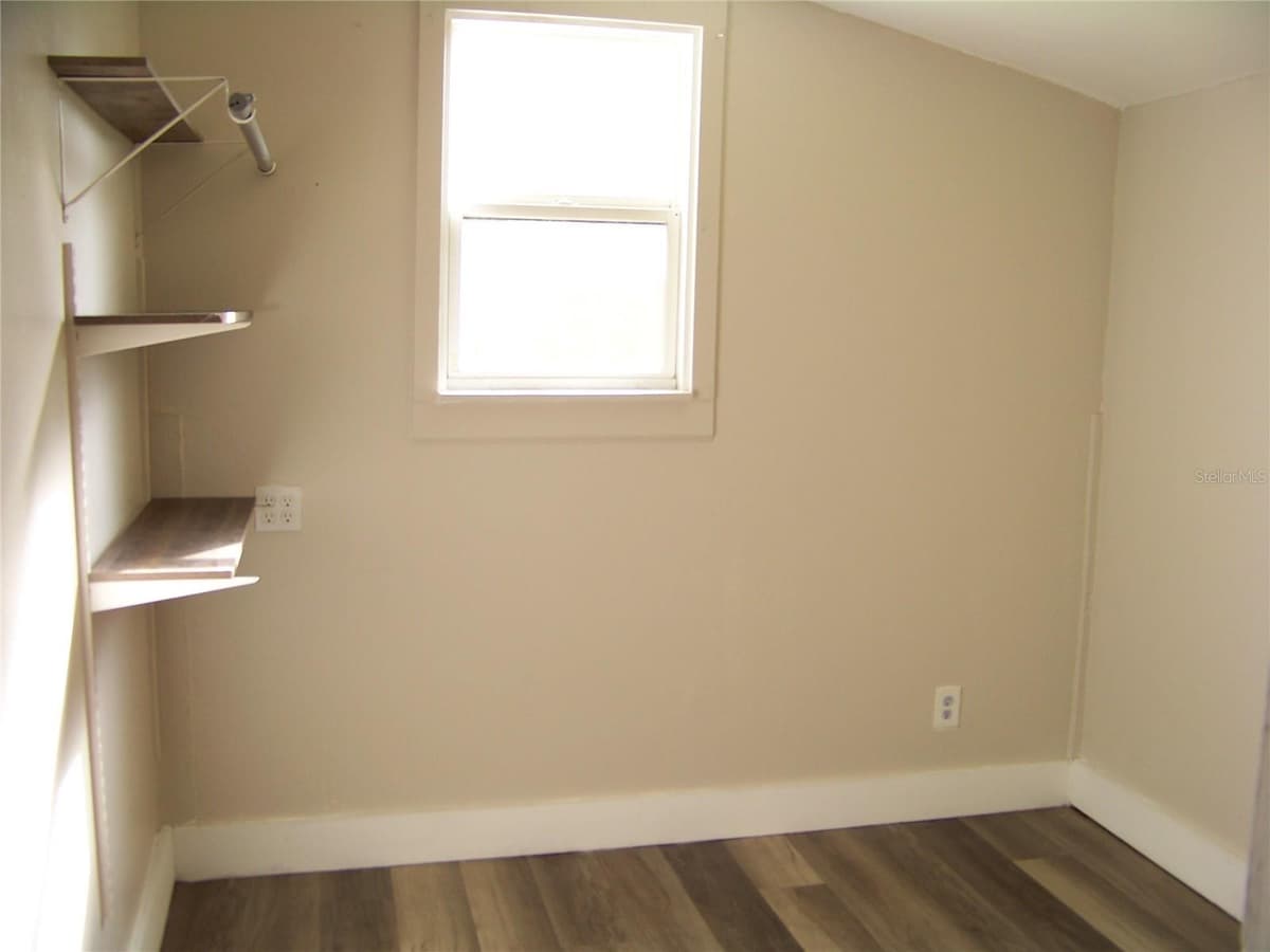 1554 TILLEY AVENUE — photo 9 of 18