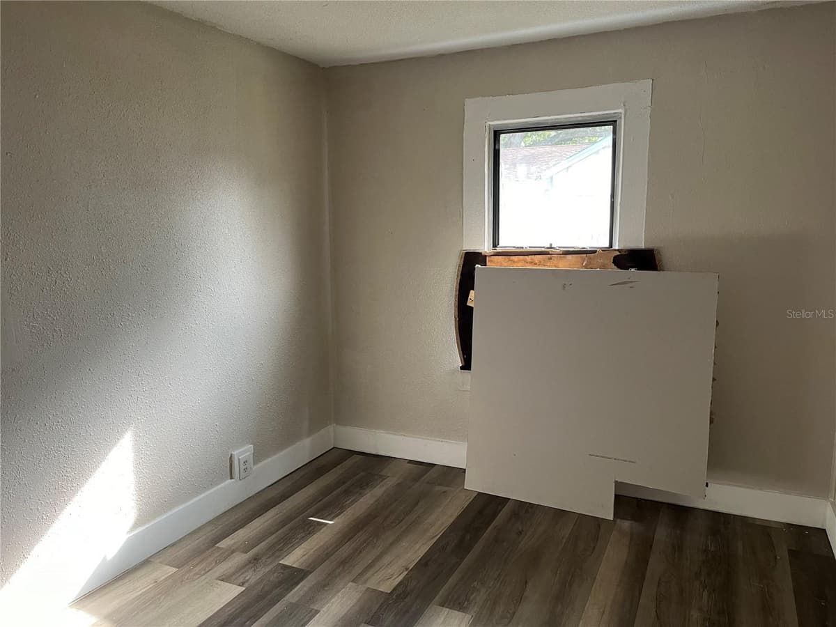 1554 TILLEY AVENUE — photo 10 of 18