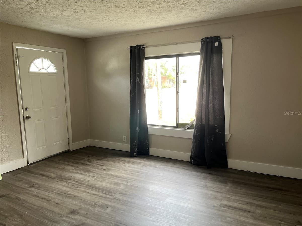 1554 TILLEY AVENUE — photo 4 of 18