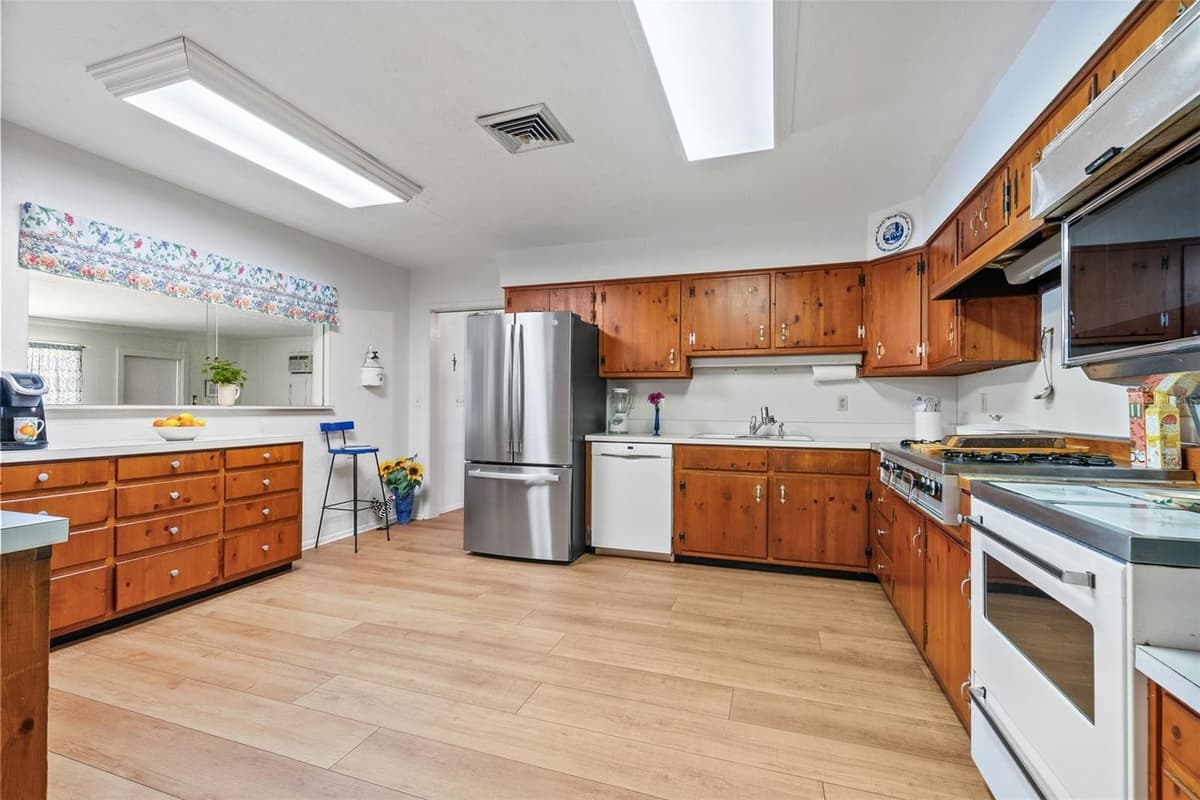 1510 LENA LANE — photo 8 of 40